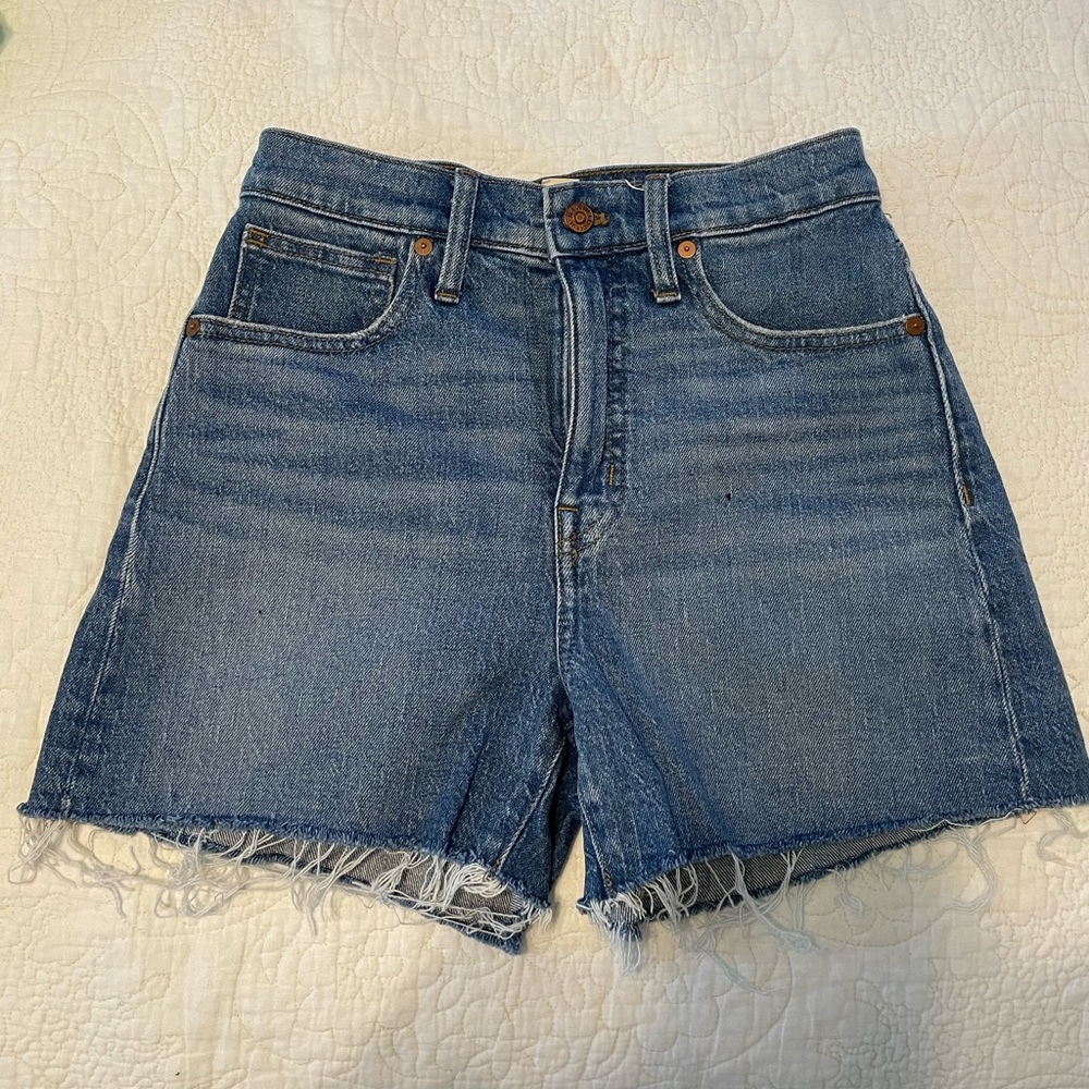 Madewell High Waist Denim short (Malden Wash) SIZE: 25